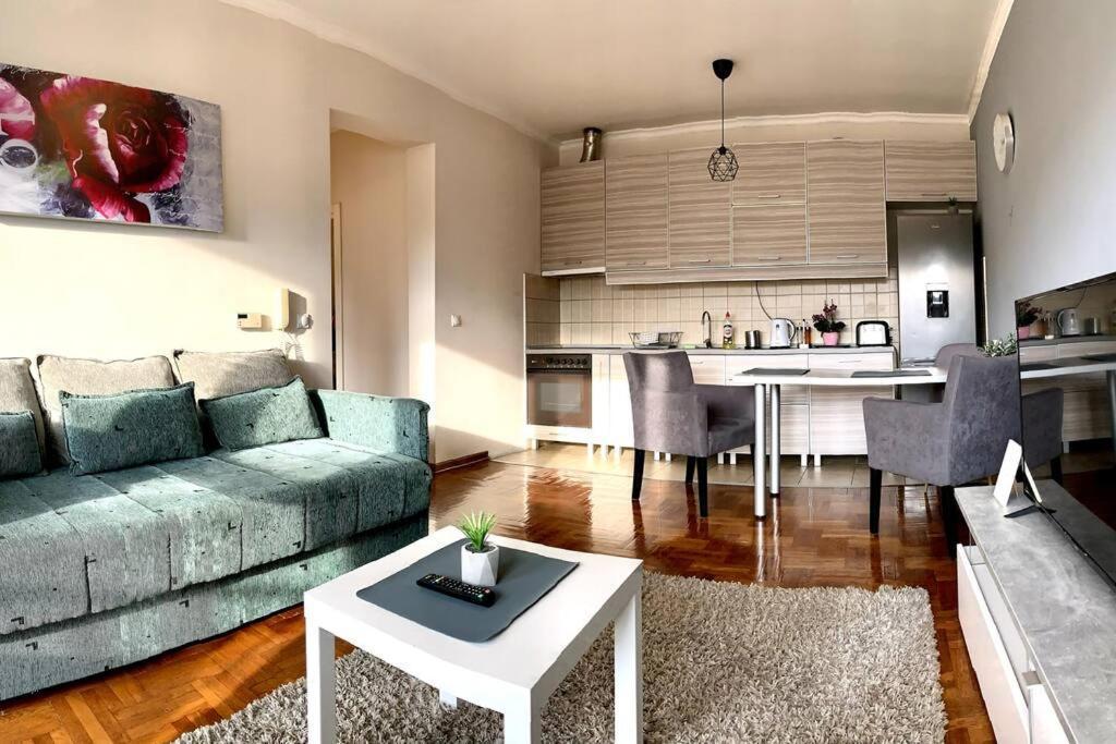 Sunkissed Apartment Belgrado Exterior foto